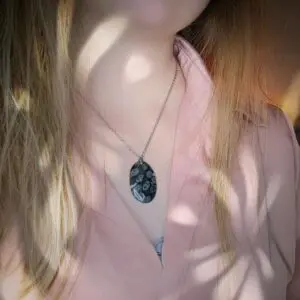 Collier tourmaline fossile