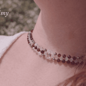 Collier Éclosion – Grenat & Pierre de Lune